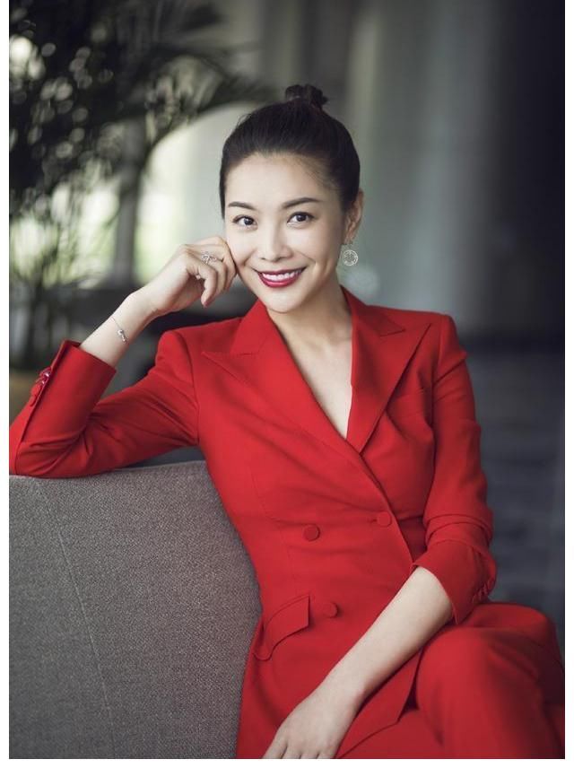 北京衛視主持人：栗坤