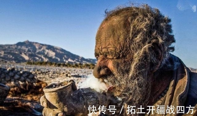 密码|不洗澡竟成为长寿密码?伊朗这位吃腐肉抽牛粪的老叟,已经87岁了