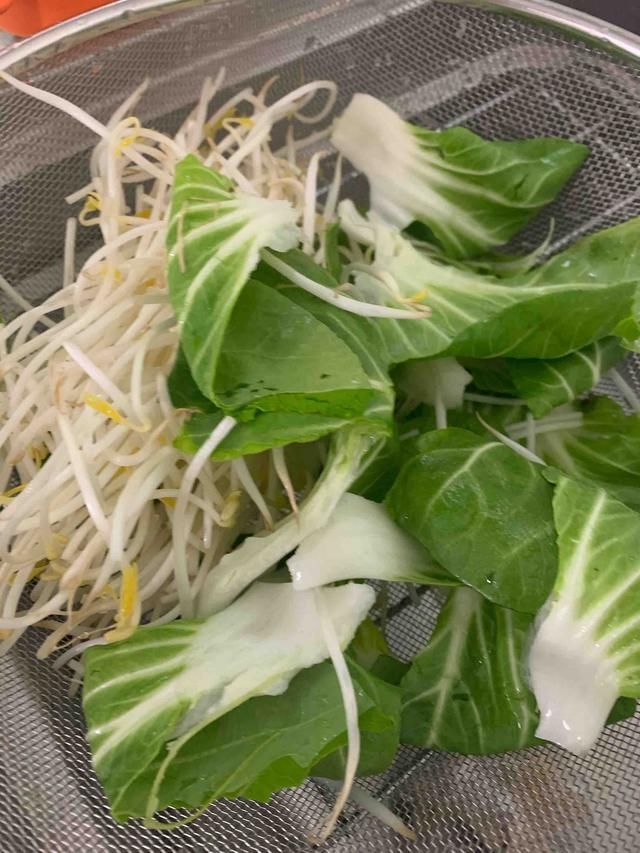 适量|在家做炒面,要是这样炒,面条更劲道,再也不粘锅