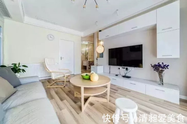 玄关柜|电视墙要不要装柜子？一进屋就被迷住了，全屋太漂亮了