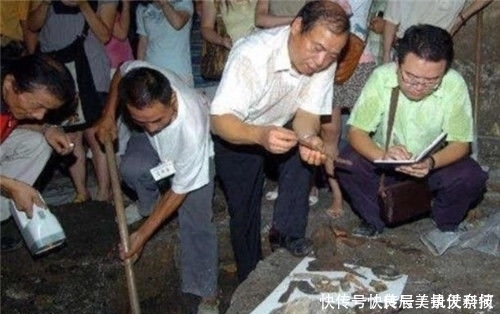 2名工人修复渣滓洞女牢,意外发现1个洞,洞中之物来头不小