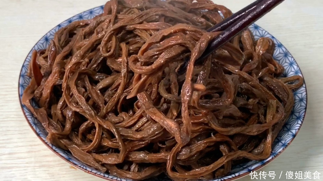 冬天|秋天碰到此菜别手软,一次买20斤,晒干囤起来,冬天一蒸比肉香