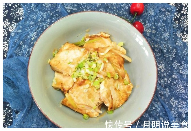 烧豆腐时,直接下锅容易碎,多加1步,豆腐完整又好吃