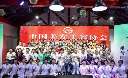 美牙师|美发美容“管”起美牙？口腔医学会：坚决反对