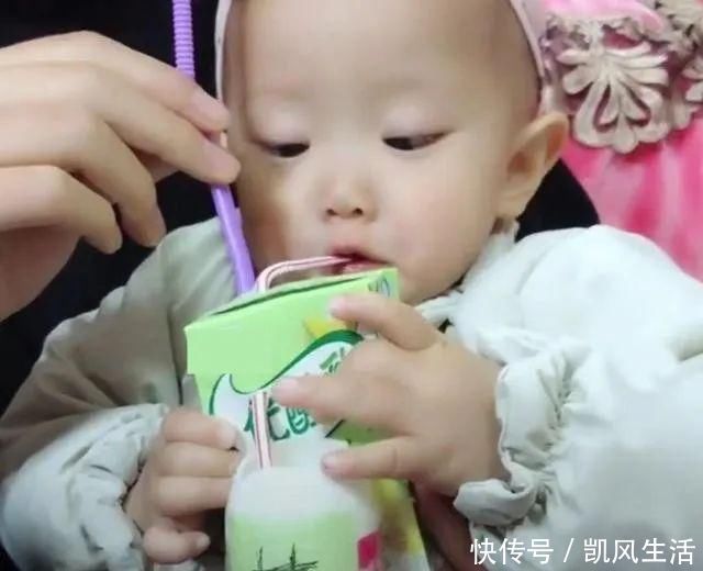 孩子|3岁儿子喝药“被套路”走红？每口都是最后一口，家长：学到了