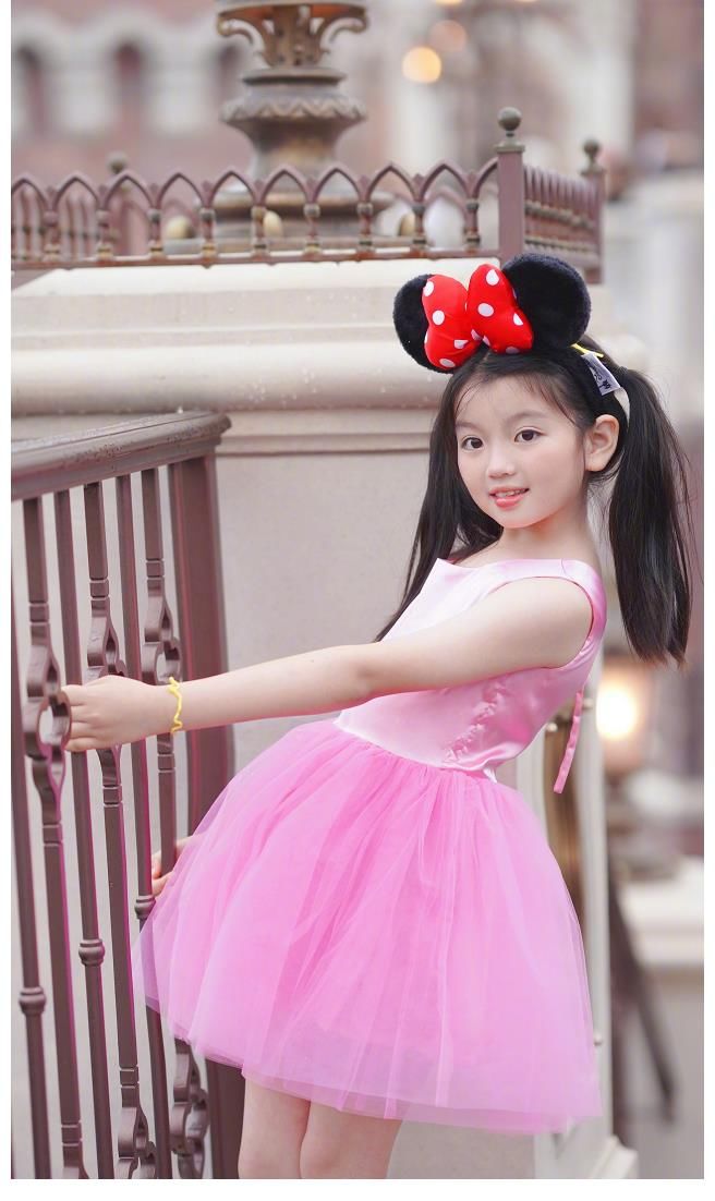 面对镜头|9岁阿拉蕾近照认不出,时隔3年骑董力脖子,董力:你长大了,我也老了