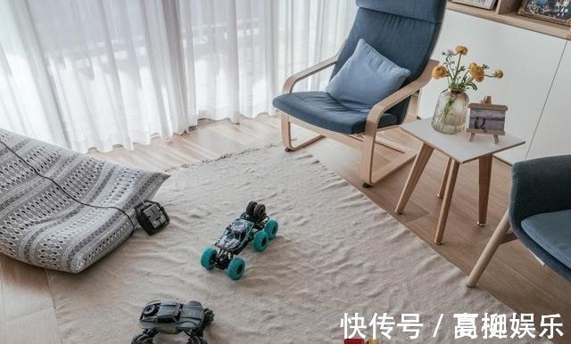 客厅|舍弃“客厅”,不买沙发,进门加隔断,这么装实用极了,晒晒全屋