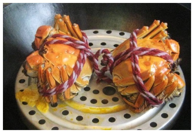 清蒸大闸蟹,万万不可直接下锅,用对了“水”,味鲜肉多蟹腿完整