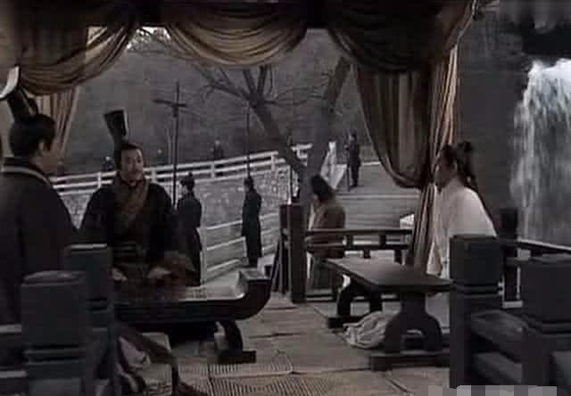 清朝|上早朝：唐朝大臣可以坐着，宋朝要求站着，为何到了清朝要下跪？