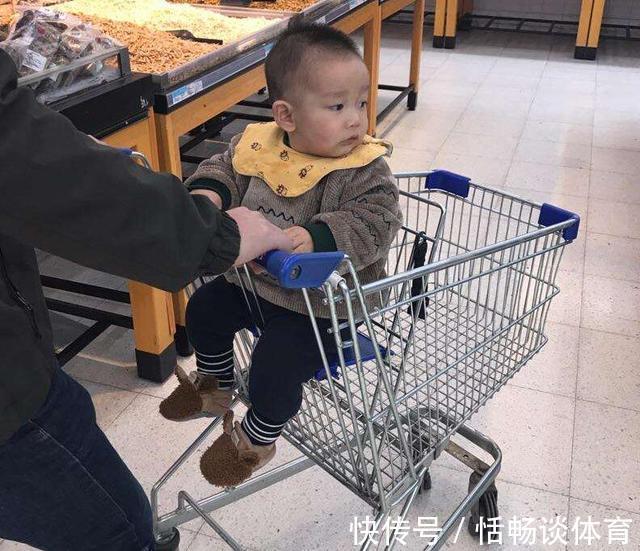 宝宝|带孩子去超市，妈妈故意空手而归，宝宝的反应都长在“笑点”上