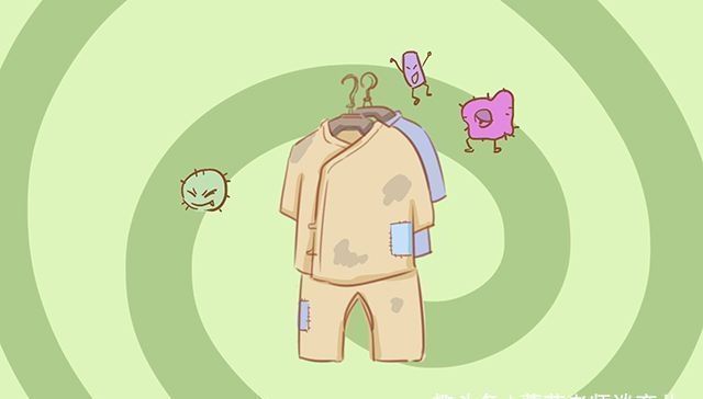 总捡亲戚家旧衣服穿的孩子,长大后变成啥样了家长们别不在意