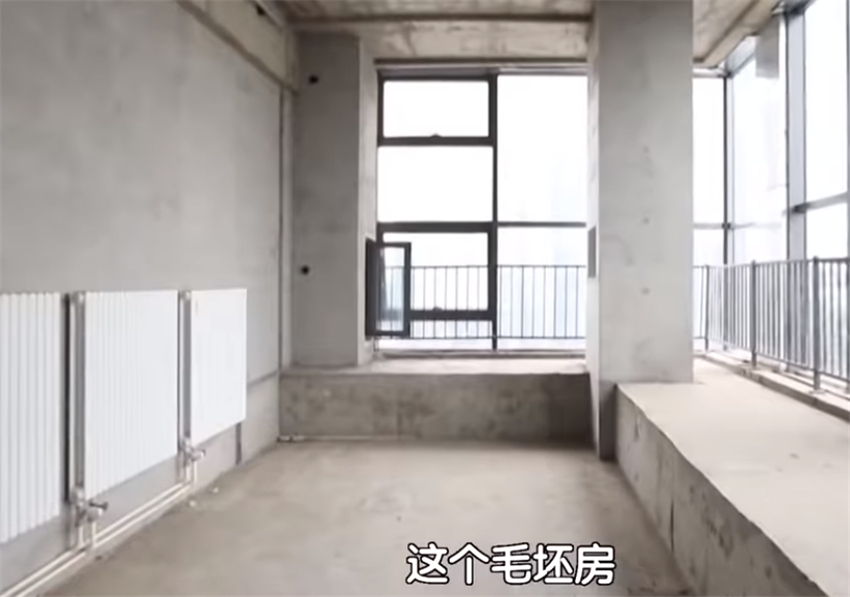 户型|北漂夫妻买下24㎡婚房,柱子4米宽,窗台就占户型面积一半