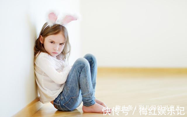 父母|父母不懂得处理孩子的情绪,只会造成孩子内向自闭,别再坑娃了