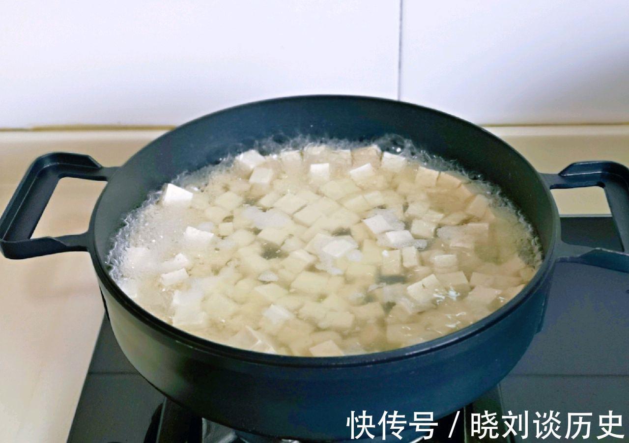 美味佳肴|豆腐这样吃,鲜嫩可口还下饭,不到2块钱,就能做一大盘