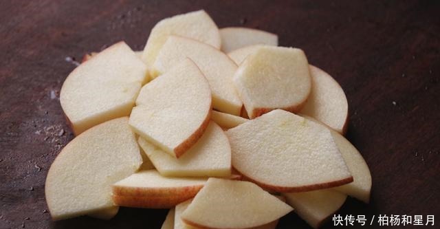 春天,把苹果和山药一起煮,我家每周喝3回,很多人不知道有啥用