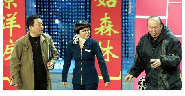 涛声依旧的春晚，梅葆玖姐弟演唱坐宫，张国立现场售卖“耗子药”