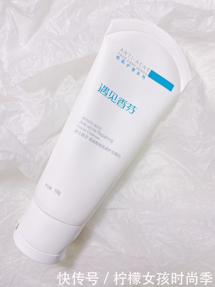 “清水洗脸”和“洗面奶洗脸”哪个更好？皮肤差距，很多人不知道