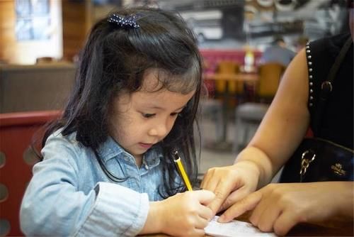 小学成绩具有欺骗性，这4种能力应着重培养，别养出“伪学霸”