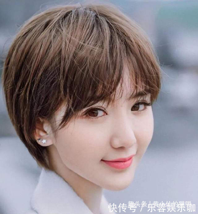 微卷 奔五奔六的女人，这几款“发型”尽量不要留，看着显老没气质