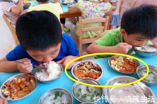 大锅饭|孩子在幼儿园吃饭吃得津津有味,回家却变成吃饭“困难户”为啥?