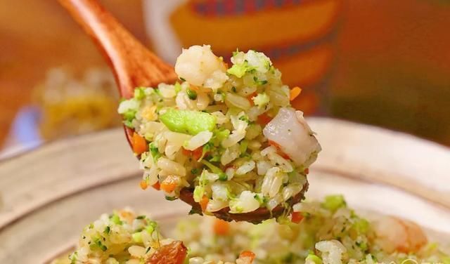 炒饭是先炒蛋还是先炒饭,很多人不知道,这样做米饭会在锅里跳舞