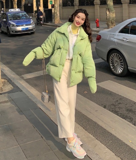 紧身裤 时髦精必看!2021年最流行的羽绒服穿法,让你美得不重样