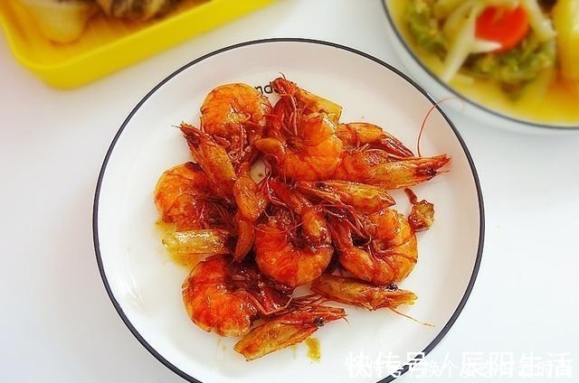 天冷了,三餐都要认真做,晒下我家的晚餐,两口人的餐桌,温暖!