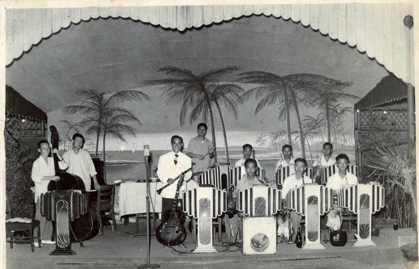 上海交响乐团|“斜杠艺术家”郑德仁迎百岁生日：演奏、教学、创作、玩爵士、指挥皆开花