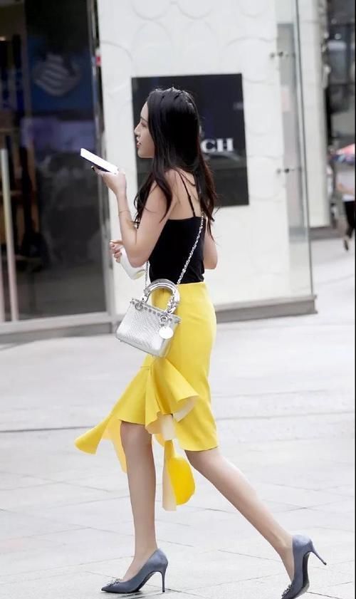 光环|街拍:爱美的小姐姐,不管怎么穿都自带女神光环