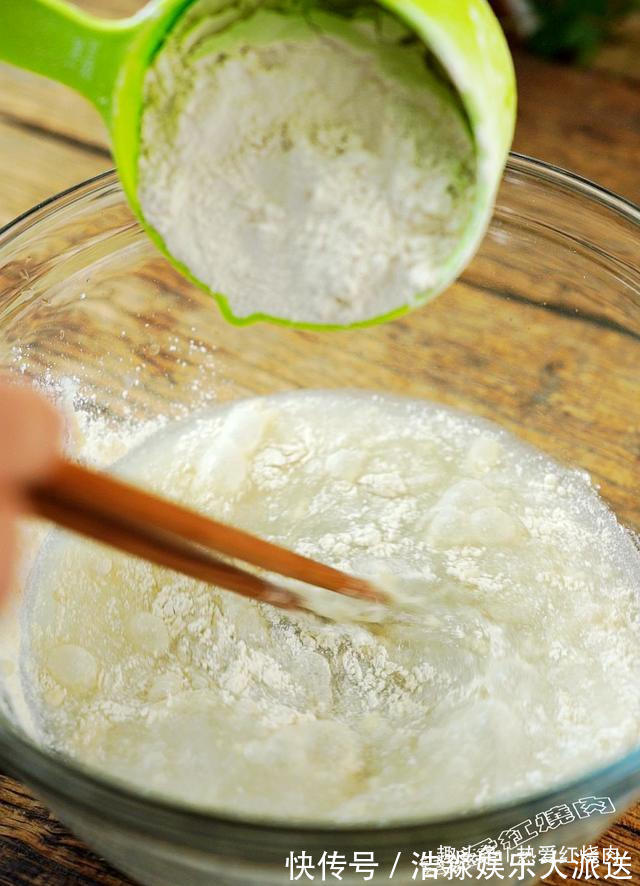 灵魂|全网都在做凉皮，我教大家做凉皮里的灵魂蒸面筋，不用洗面特简单