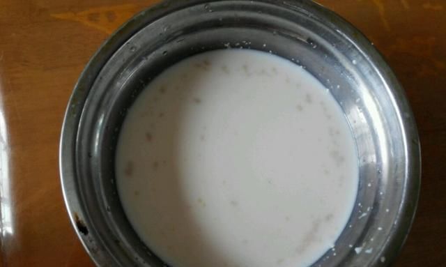 蒸馍店老板说,发面别只用酵母+白糖!加一些它,30分钟发满盆!