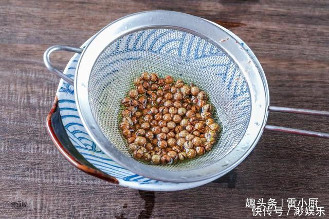 牢记这个拌肉馅的诀窍,饺子和包子才会鲜嫩多汁,好吃不腻