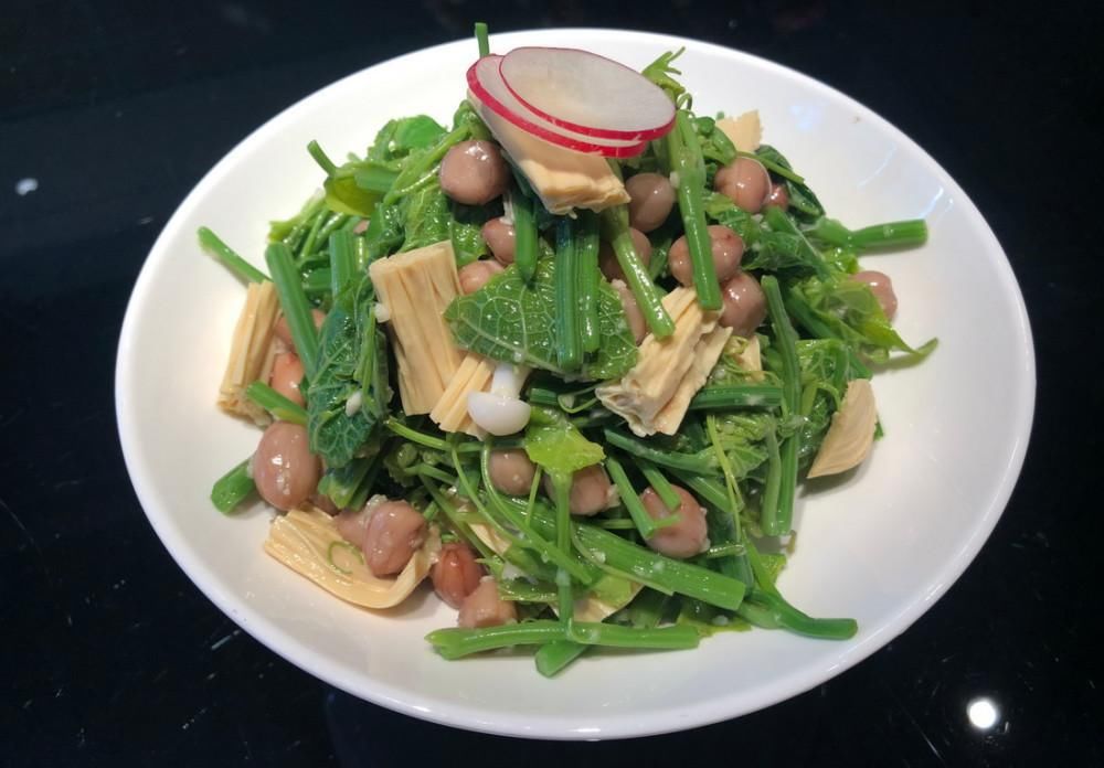  东北|东北小城吃高级餐馆：人均80元，看看吃啥菜了？感觉酒不便宜