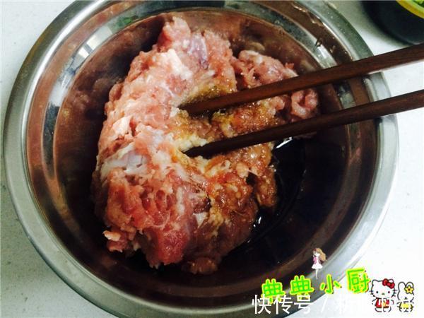 茄子不必清炒啦，如此做几分钟就出锅，开胃又下饭！