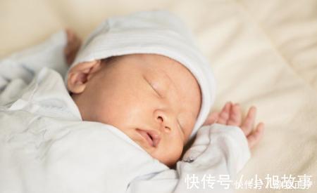 脾胃|有这些信号,说明宝宝吃饱了,妈妈别硬喂,当心伤到宝宝脾胃