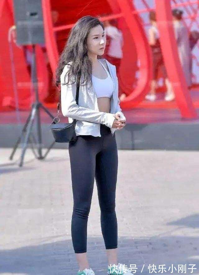 装扮 独具个性的打底裤装扮平添美丽气质,活力十足又减龄,简单搭配