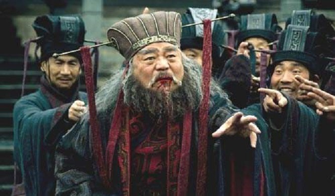 三国|若董卓年轻20岁,他和三国第一猛将吕布单挑,谁更厉害