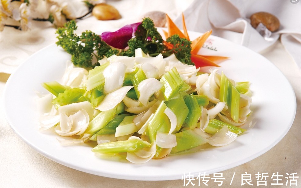 肾虚型|月经量少还痛经别急,常吃4种食物,经期正常,子宫越来越干净