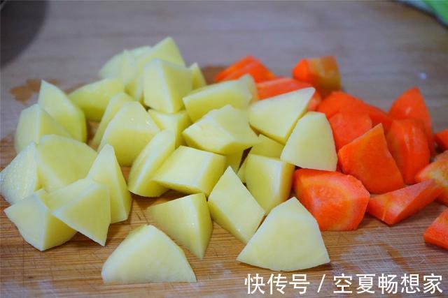 咖喱汤汁|过年囤货,我家一定买这种酱料,不到十元能吃三次,做盖浇饭很香