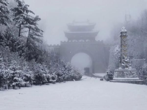 雪花儿|雪后小城，每一帧都美成屏保!