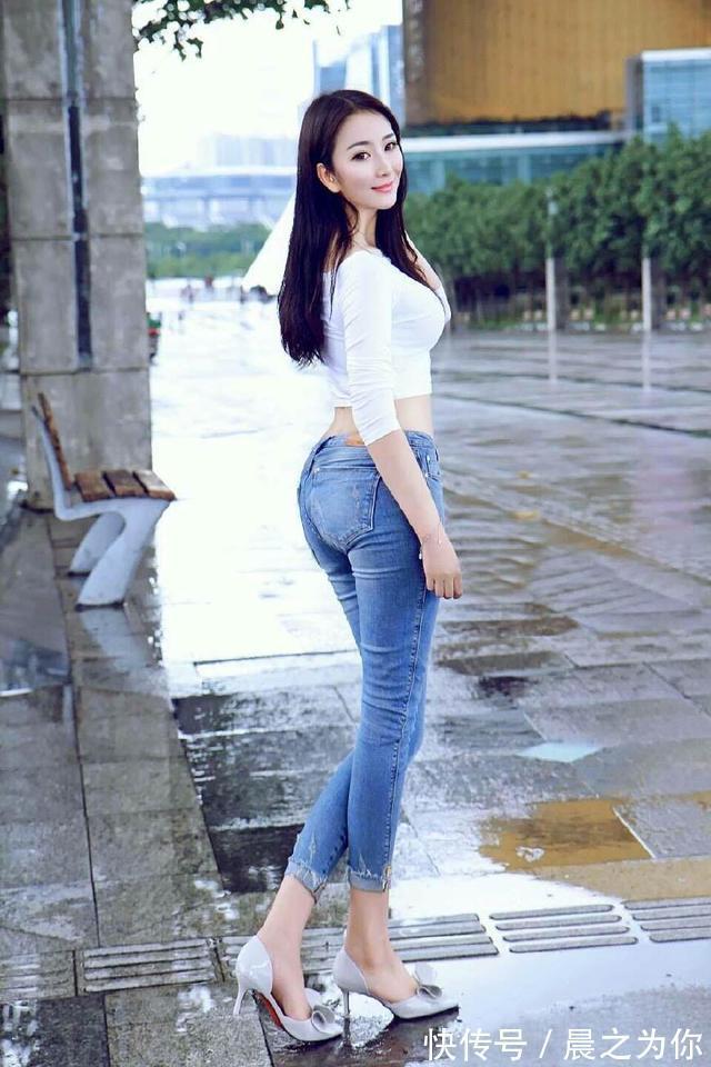 气质 独特别致的紧身牛仔裤,让女人看起来气质高雅,回头率十足!