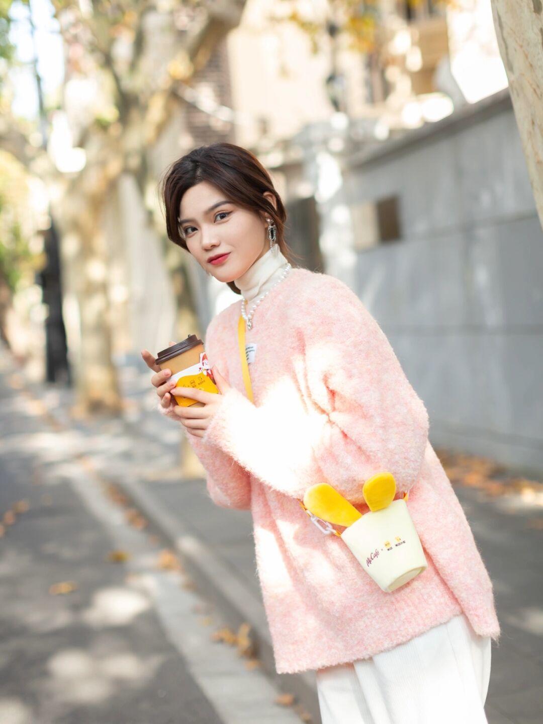 芥末绿|这才是大方得体的冬季搭配,学会4款实用毛衣,照着穿太时尚