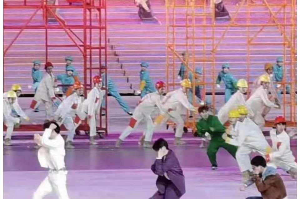 王俊凯王一博王源舞台表演照曝光,王一博果然自成一派,太好笑!