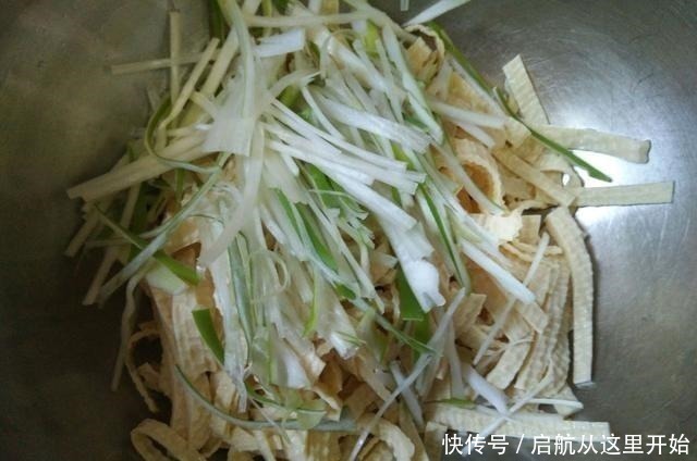 曲線|贅肉最怕的就是“它”，不論男女，吃完排出黑臭宿便，腰部有曲線