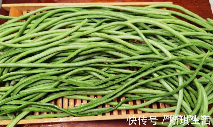 秀厨娘|现在才知道，保存豆角不用焯水放冰箱，教你1招，放得越久越好吃
