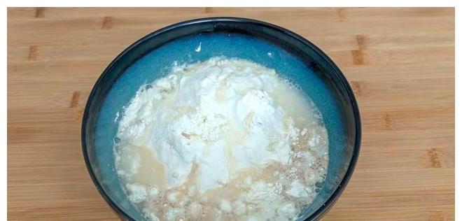 芝麻烧饼|最好吃的芝麻烧饼做法，不用烤箱，一次成型，咬一口掉一地渣，香