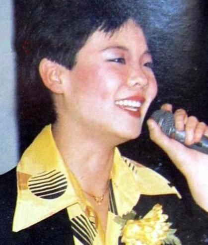 1999年谢津亲妈怒气冲冲让你干嘛就干嘛30分钟后谢津跳楼自杀