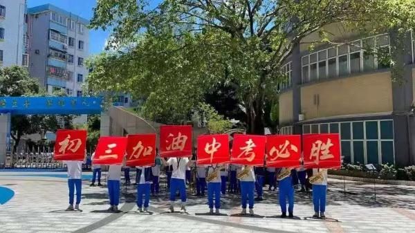 疫情|两名广州考生病房中考，医院出动了“晾衣架”