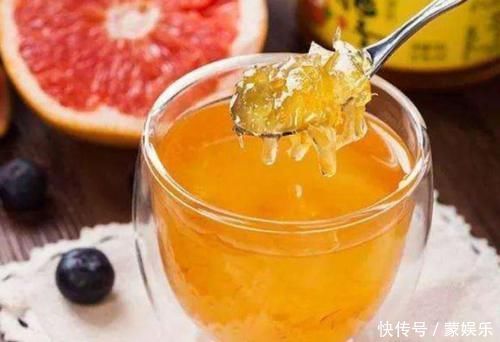 女生空腹坚持“吃4物”，体重悄悄往下降，还可逆袭“精致脸”