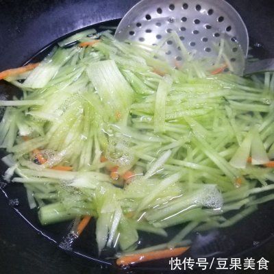 小白都能学会的凉拌莴苣，不仅简单还美味